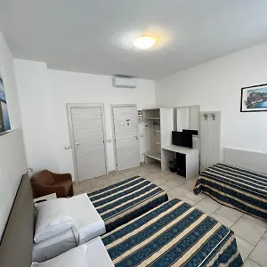 Alessander 2*, Milano Italia