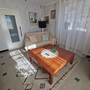 https://maison-de-village-brocante.hotels-rhonealpes.com